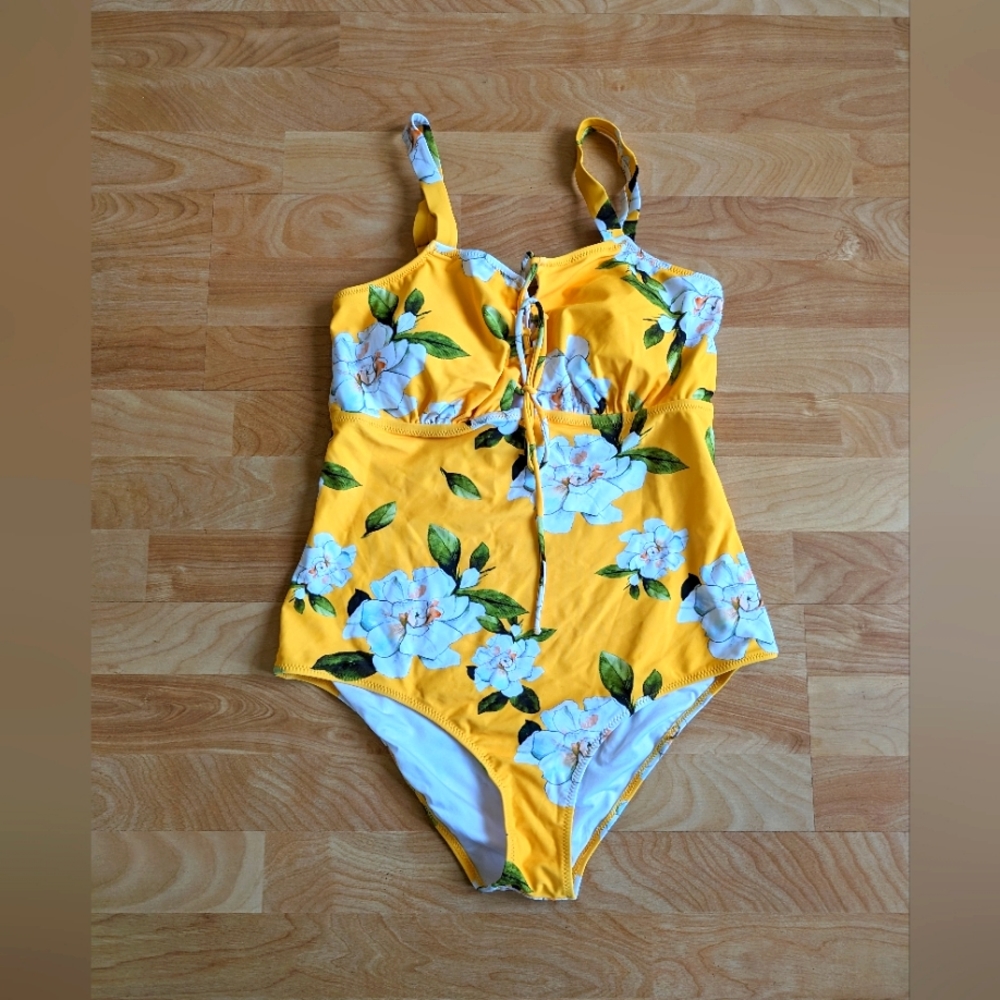 Cupshe NWT yellow with white flowers one piece bathing suit